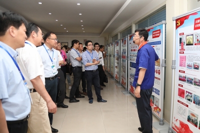 2018年6月，嘉興市上市公司黨建和人才工作會(huì)議現(xiàn)場(chǎng)會(huì)在天通舉行